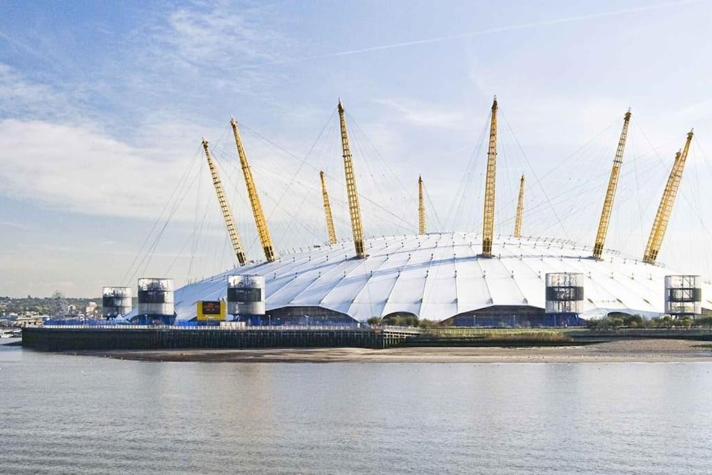 2 Bedroom Apartment Near Station Londra Esterno foto
